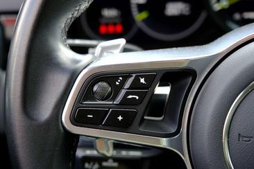 Porsche Cayenne III E-Hybrid Platinum Edition — photo 37