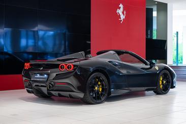 Ferrari F8 Spider — photo 3
