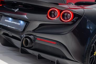Ferrari F8 Spider — photo 12
