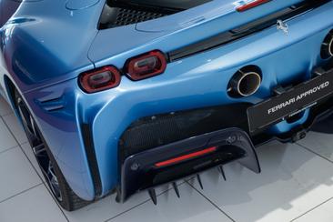Ferrari SF90 Spider — photo 13