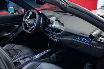 Ferrari F8 Spider — photo 29