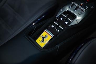 Ferrari SF90 Spider — photo 26
