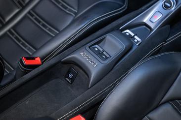 Ferrari F8 Spider — photo 34