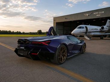 Lamborghini Revuelto — photo 10