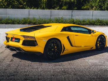 Lamborghini Aventador — photo 7