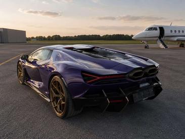 Lamborghini Revuelto — photo 13