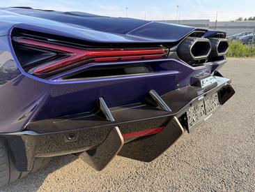 Lamborghini Revuelto — photo 15
