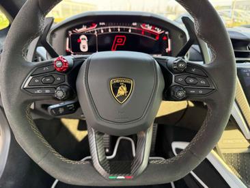 Lamborghini Revuelto — photo 16