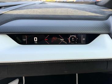 Lamborghini Revuelto — photo 22