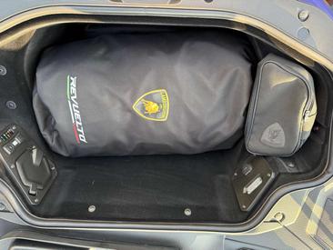 Lamborghini Revuelto — photo 24