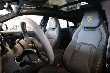 Lamborghini Urus SE — photo 7