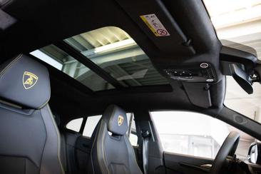 Lamborghini Urus SE — photo 9