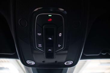 Lamborghini Urus SE — photo 25