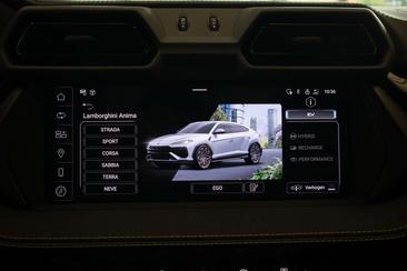 Lamborghini Urus SE — photo 30