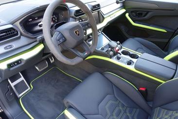 Lamborghini Urus — photo 4