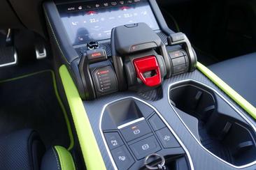 Lamborghini Urus — photo 8