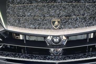 Lamborghini Urus — photo 24