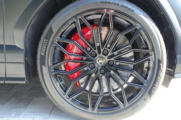 Lamborghini Urus — photo 32