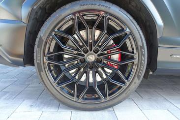 Lamborghini Urus — photo 33