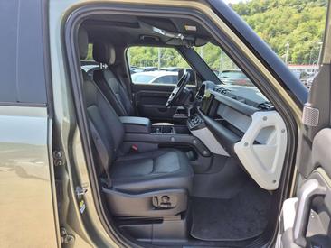 Land Rover Defender 110 X-Dynamic HSE Awd 3.0d I6 Mhev 300cv Auto — photo 9