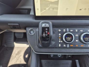 Land Rover Defender 110 X-Dynamic HSE Awd 3.0d I6 Mhev 300cv Auto — photo 10