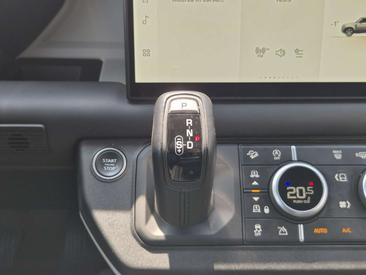 Land Rover Defender 90 X-Dynamic HSE Awd 3.0d I6 Mhev 300cv Auto — photo 10