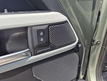 Land Rover Defender 110 X-Dynamic HSE Awd 3.0d I6 Mhev 300cv Auto — photo 26