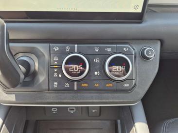 Land Rover Defender 90 X-Dynamic HSE Awd 3.0d I6 Mhev 300cv Auto — photo 20