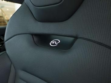 Land Rover Range Rover Sport Black 4.4 P635 SV — photo 11