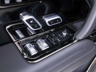 Land Rover Range Rover Sport Black 4.4 P635 SV — photo 16