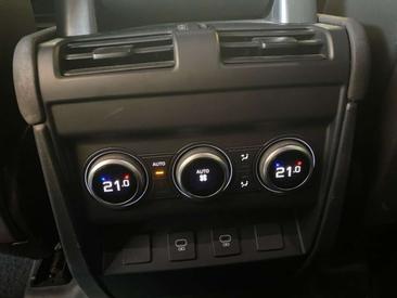 Land Rover Defender 110 SE 7 POSTI 3.0D I6 200 CV AWD Auto — photo 17