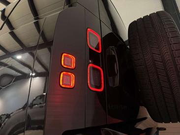 Land Rover Defender 110 X-Dynamic SE LUFT / 22" / AHK / BLACKPACK Noir — photo 4