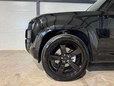 Land Rover Defender 110 X-Dynamic SE LUFT / 22" / AHK / BLACKPACK Noir — photo 5