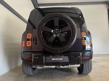 Land Rover Defender 110 X-Dynamic SE LUFT / 22" / AHK / BLACKPACK Noir — photo 9
