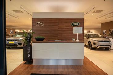 Land Rover Range Rover Sport 3.0 P460e Dynamic HSE PHEV — photo 2