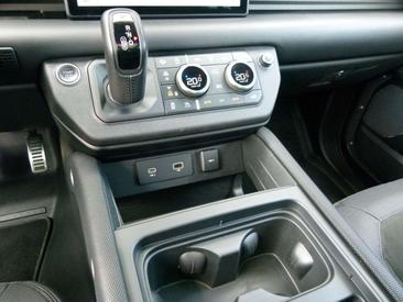 Land Rover Defender 90 V8 AHK Panorama ACC LED Gris — photo 16