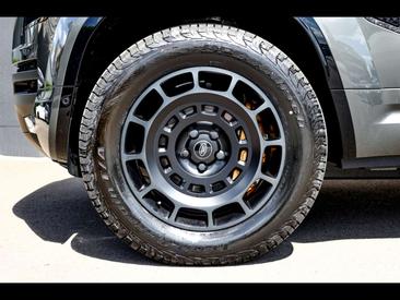 Land Rover Defender 110 OCTA EDITION ONE°FAROE GREEN°SATIN PPF V8 P635 — photo 9