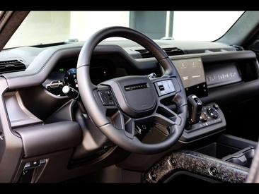 Land Rover Defender 110 OCTA EDITION ONE°FAROE GREEN°SATIN PPF V8 P635 — photo 10