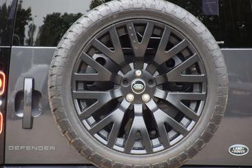 Land Rover Defender 110 P525 110 V8 Gris — photo 8
