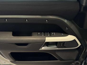 Land Rover Defender 110 D250 S SHZ AHK Kühlbox Komfort-Paket+ Vert — photo 15