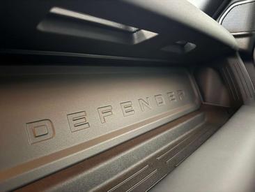 Land Rover Defender 110 X-Dynamic SE LUFT / 22" / AHK / BLACKPACK Noir — photo 22