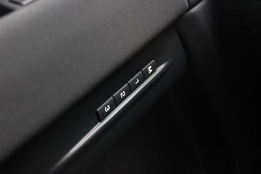 Land Rover Range Rover Evoque P270e S — photo 25