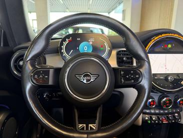 Mini Cabrio COOPER — photo 16