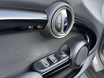 Mini Cabrio COOPER S — photo 17