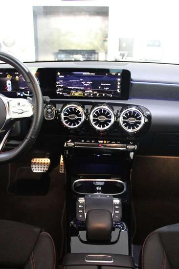 Mercedes Classe A 200 Night Edition — photo 5