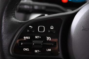 Mercedes GLB 200 — photo 13