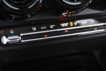 Mercedes GLB 200 — photo 17