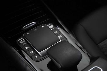 Mercedes GLB 200 — photo 18