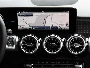 Mercedes GLB 180 — photo 9