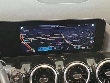 Mercedes GLA 180 — photo 7